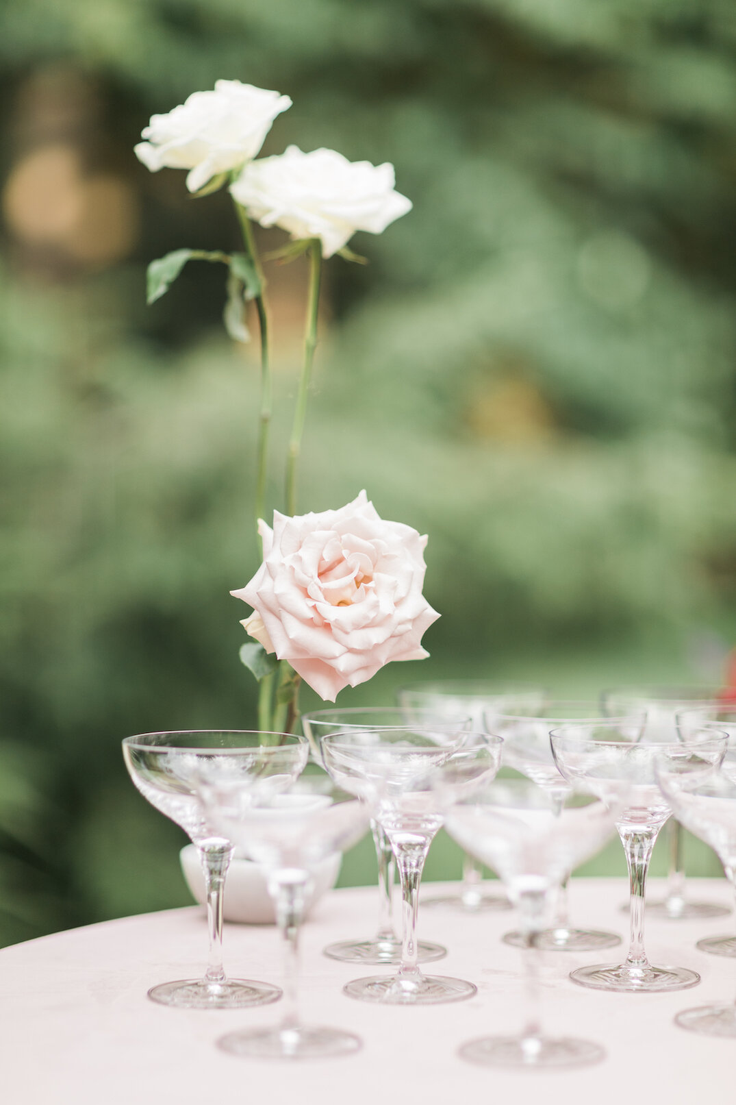 floral-details-champagne-table.jpg