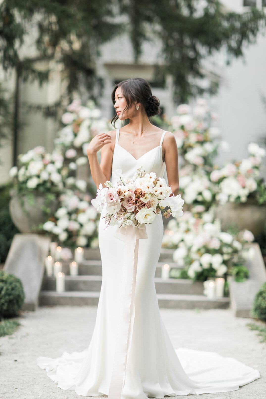 stunning-floral-backdrop-bride.jpg