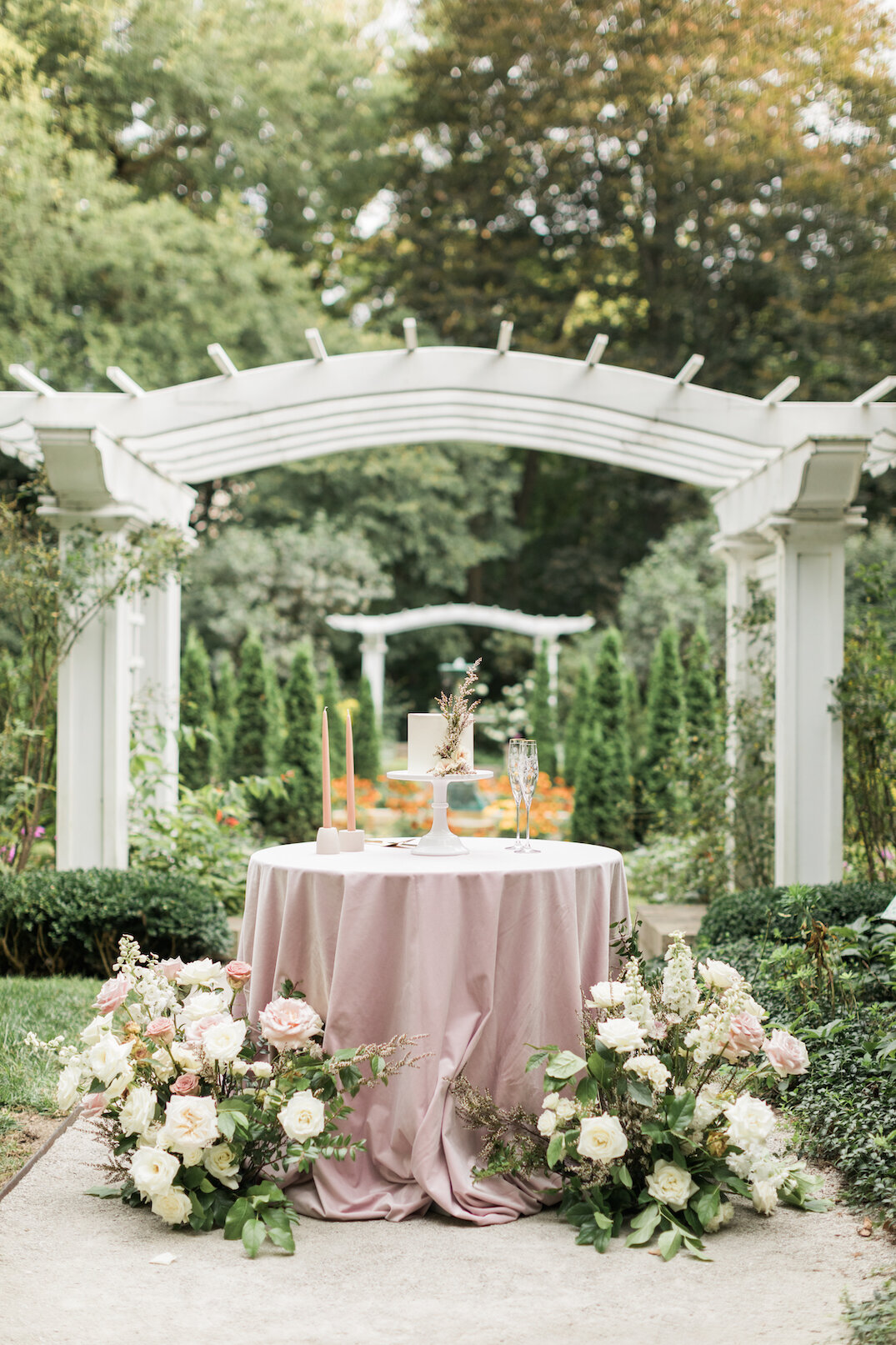 wedding-cake-luxury-florals-elopement.jpg