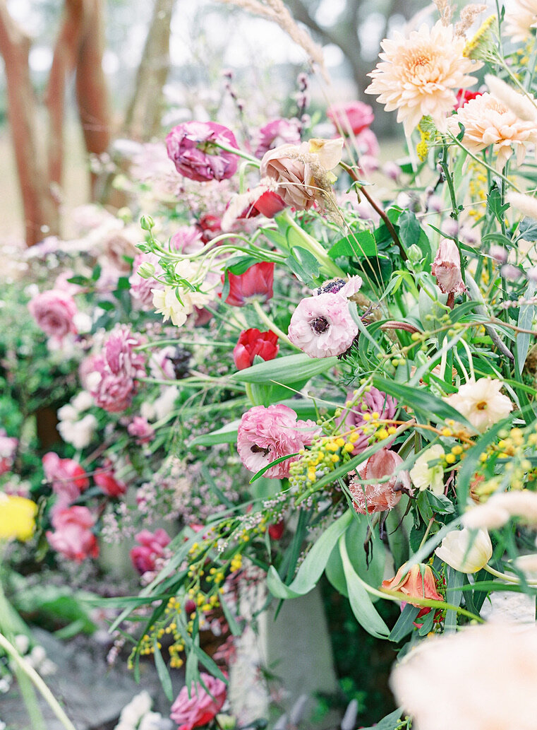 wild-natural-wedding-floral-installation.jpg